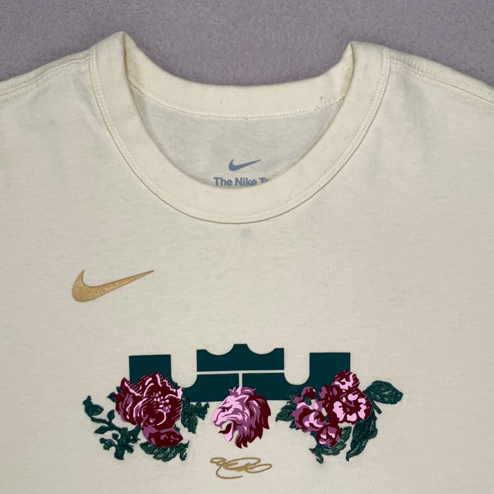Nike LeBron Max90 Basketball T-Shirt Mens Medium Coconut Milk Logo Graphic Tee